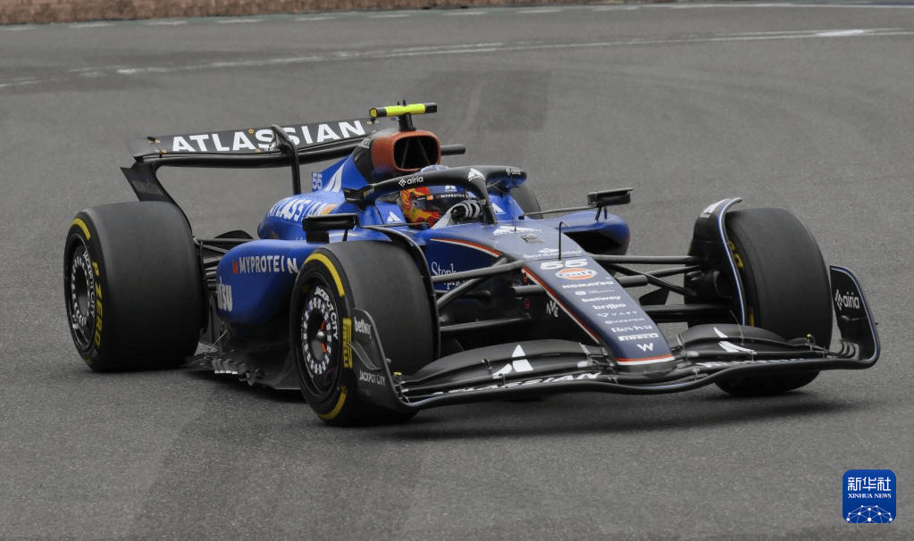 红牛二队轻取红牛车队,塞恩斯带队取胜 红牛二队轻取红牛车队,塞恩斯带队取胜