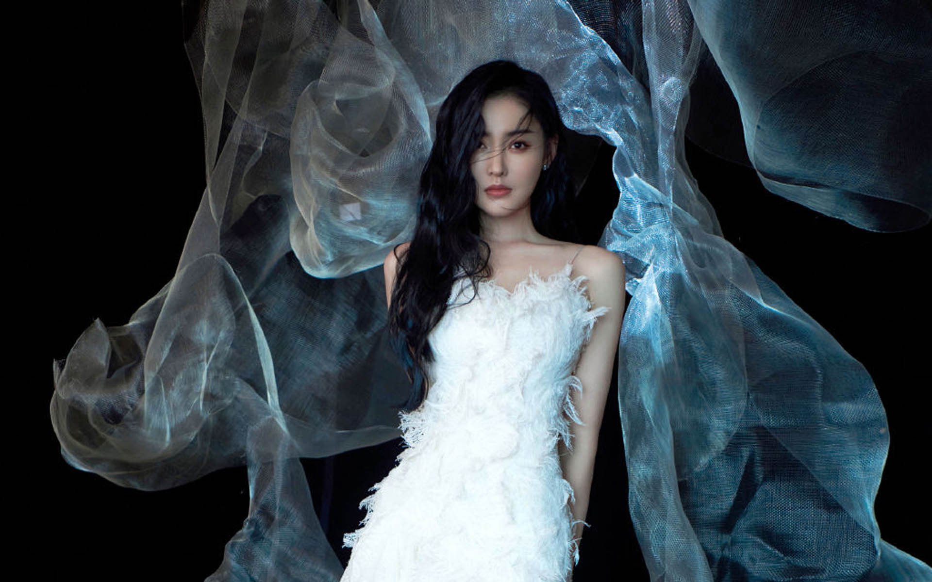 当古典前腰撞上钢铁洪流，迪巴拉天神下凡，勒沃库森于比利时废墟上压哨封神